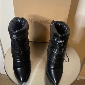 Steve Madden Black Quilted Puffer Pointed-Toe Ankle Boots